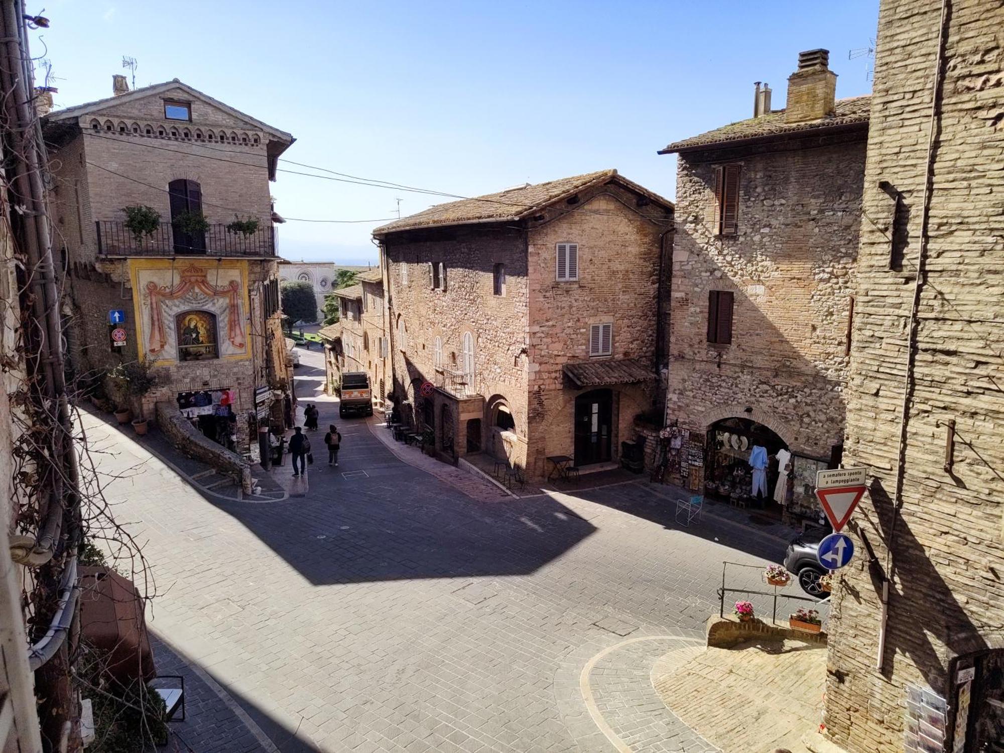 All'Ombra Di San Francesco - Centralissimo - A 110 Mt Dalla Basilica - Myassisisuite, I Dettagli Che Fanno La Differenza Bagian luar foto